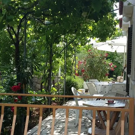 Ana Schon Apartment